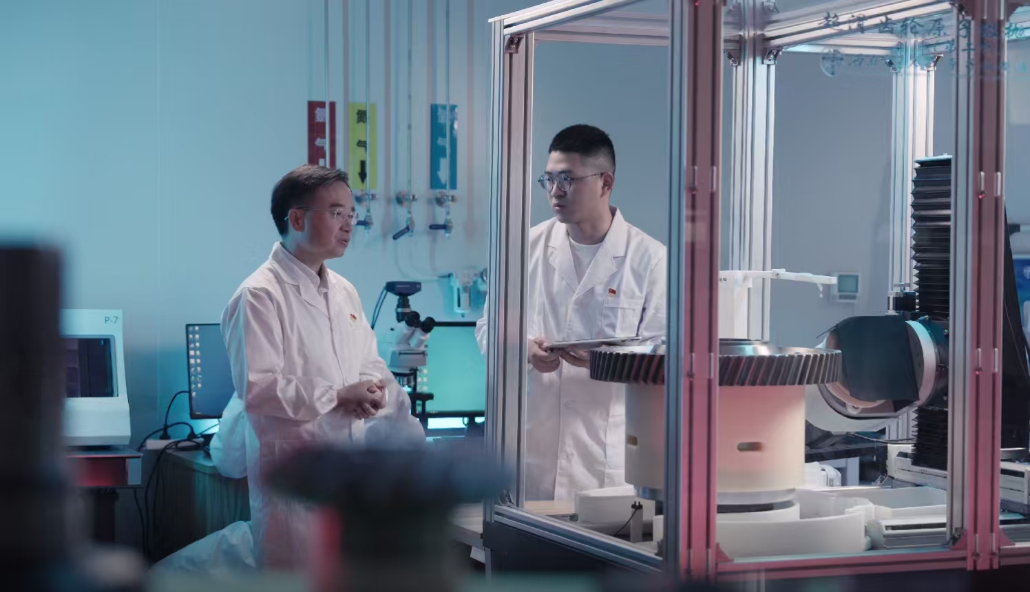 【科技日报】388vip太阳集团钱林茂教授团队：原子级制造技术成果转化助力产业创新发展