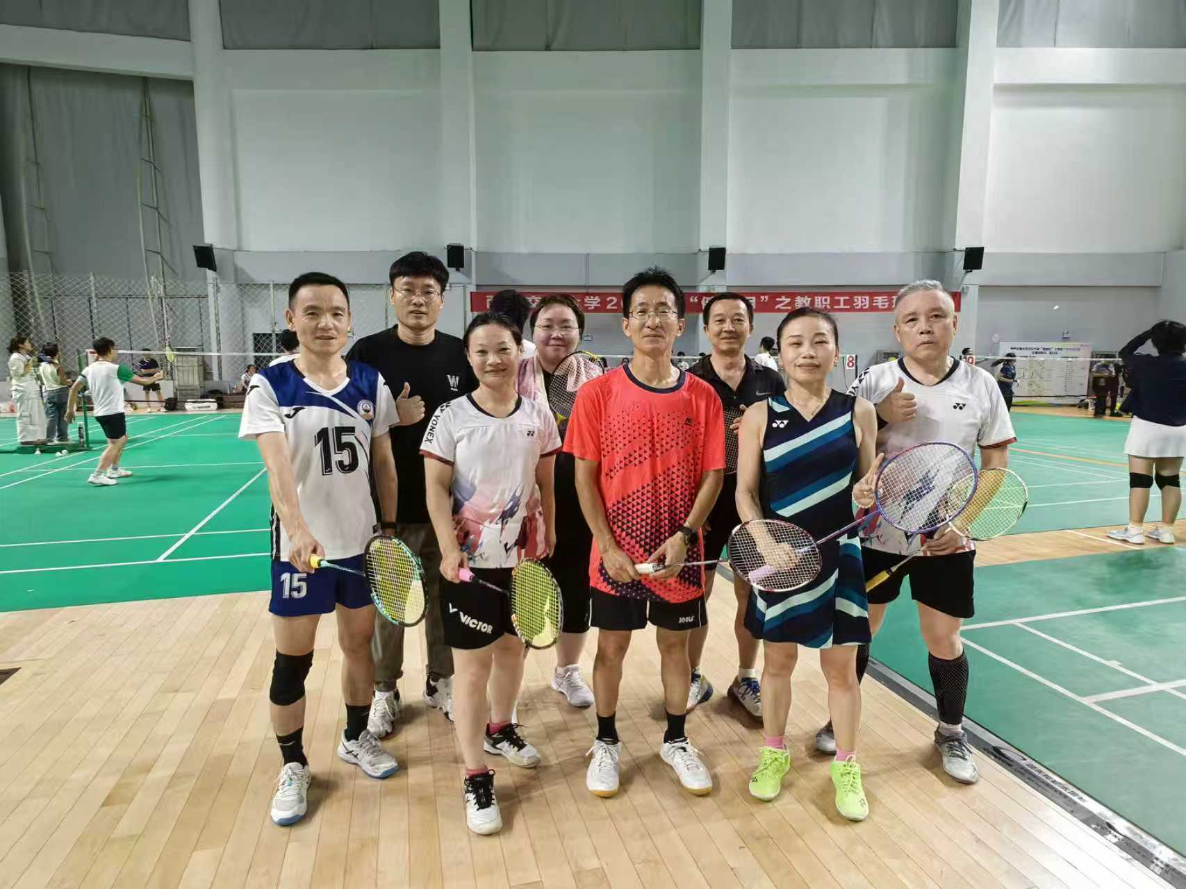 挥拍逐梦展风采 团结协作创佳绩——公司教职工代表队在校羽毛球比赛中荣获第四名